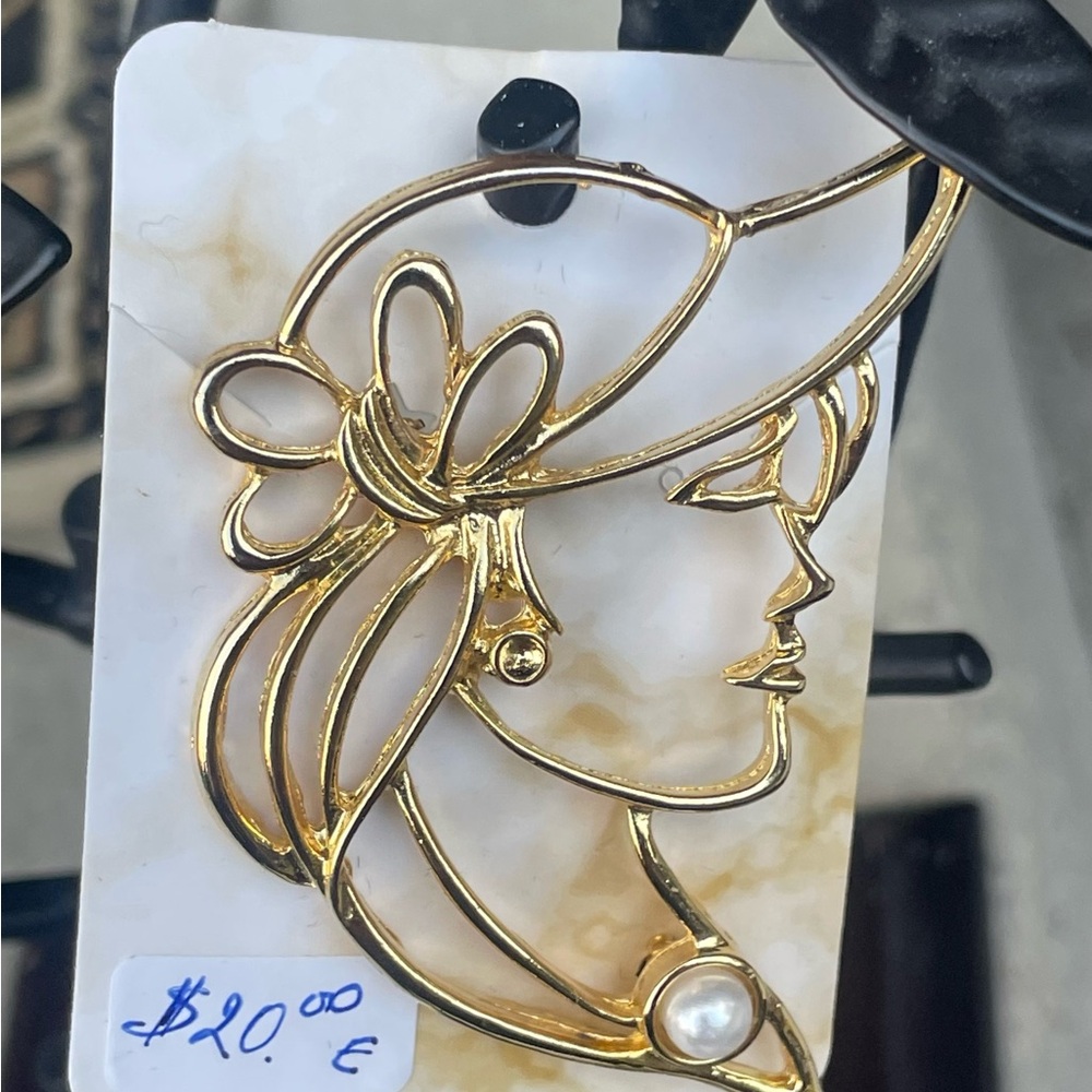 Brooch - Picture 2 of 2